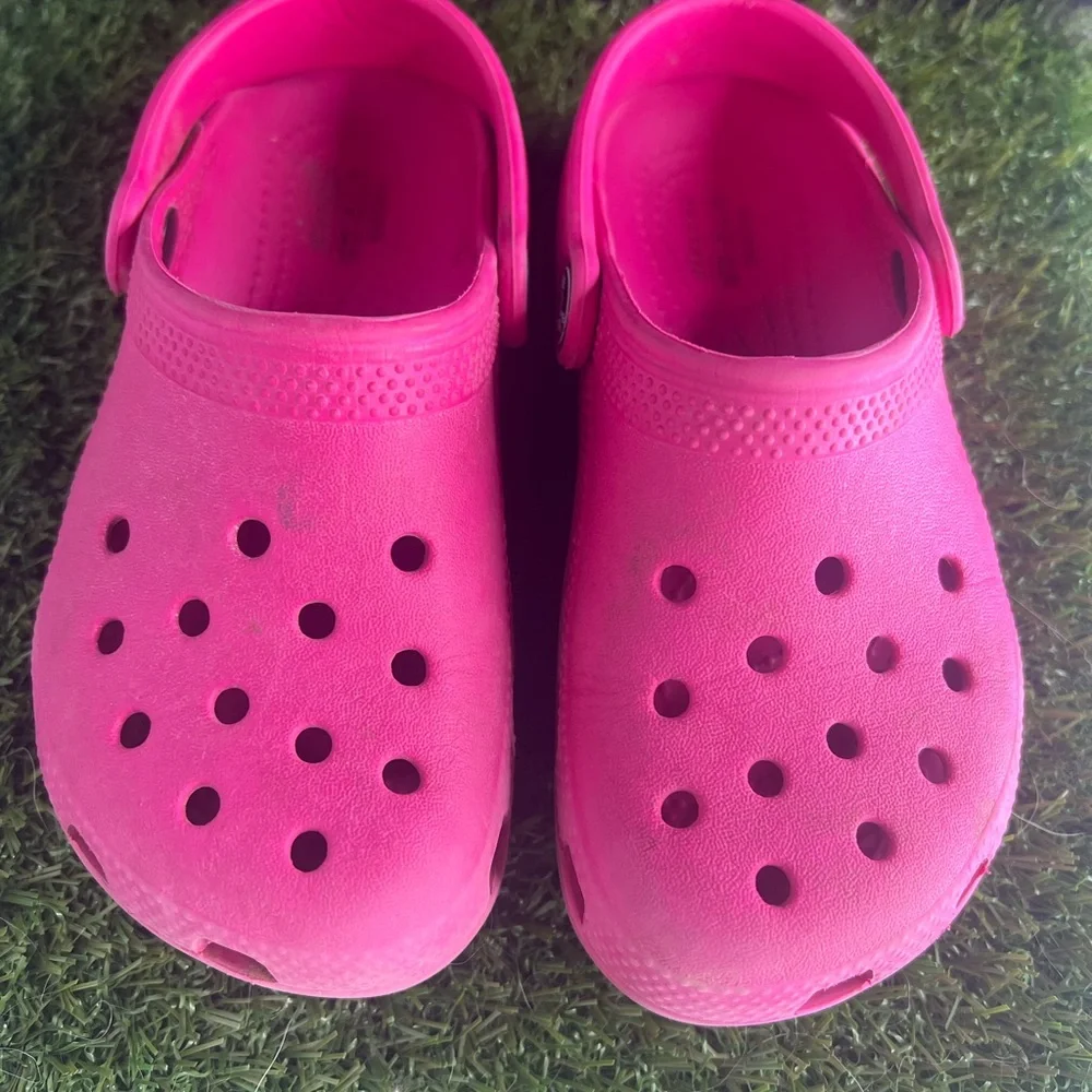 Crocs Kids C11 Classic Clog Hot Pink Slip On Shoes Size 11
